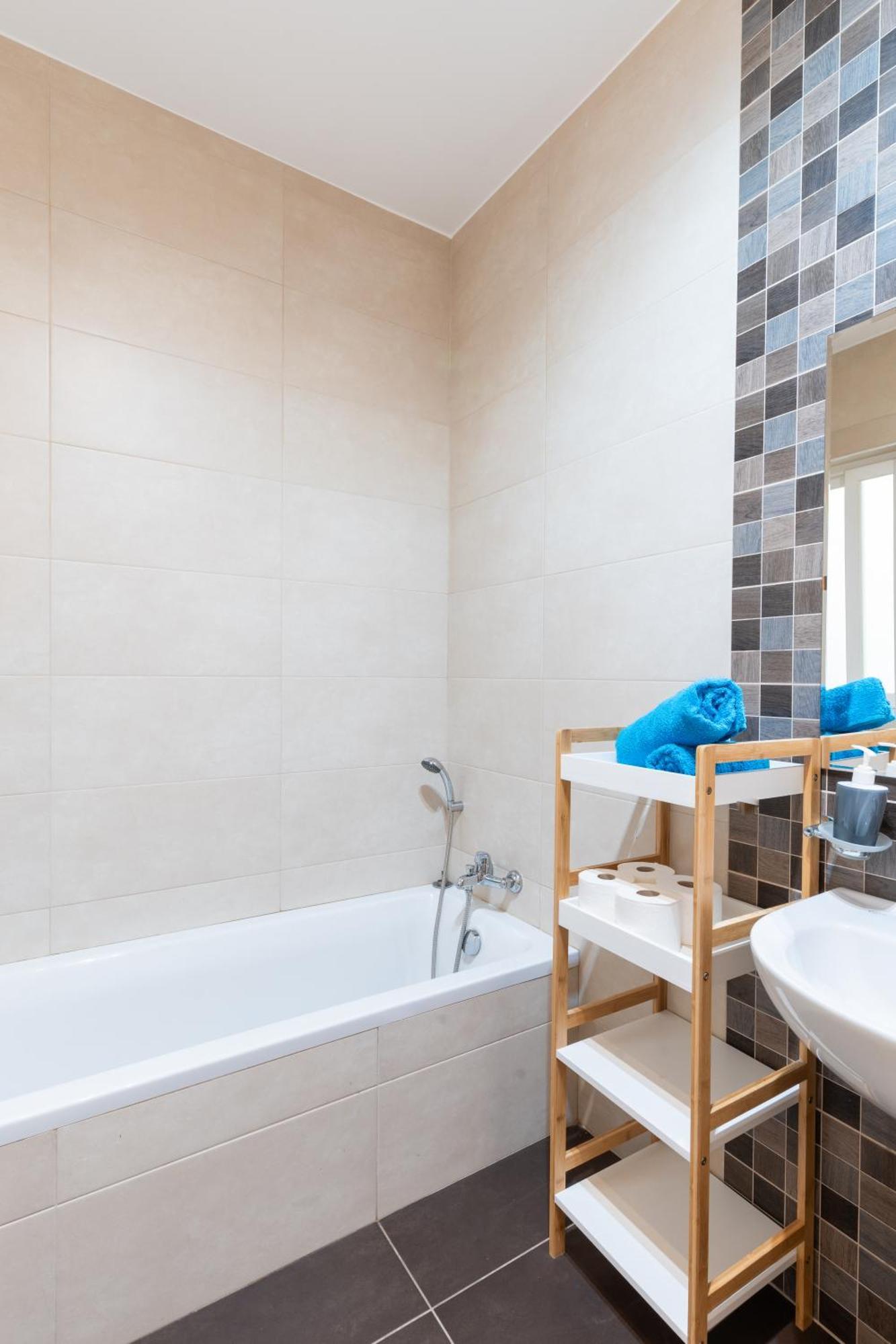 2 Bedroom In Central St Julians Prime Location In Paceville Apt 3 By Vaganza Saint Julian's ภายนอก รูปภาพ