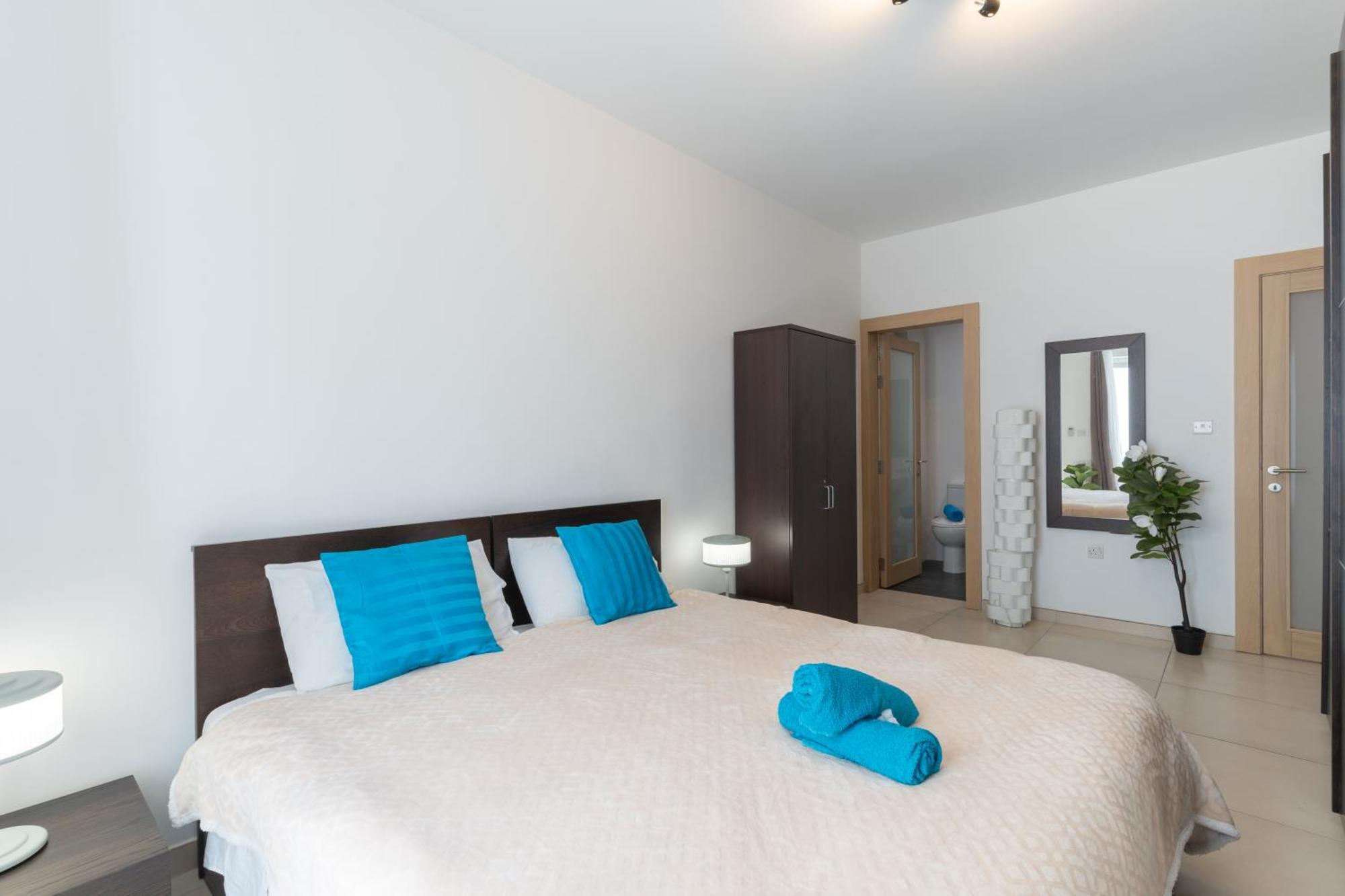 2 Bedroom In Central St Julians Prime Location In Paceville Apt 3 By Vaganza Saint Julian's ภายนอก รูปภาพ