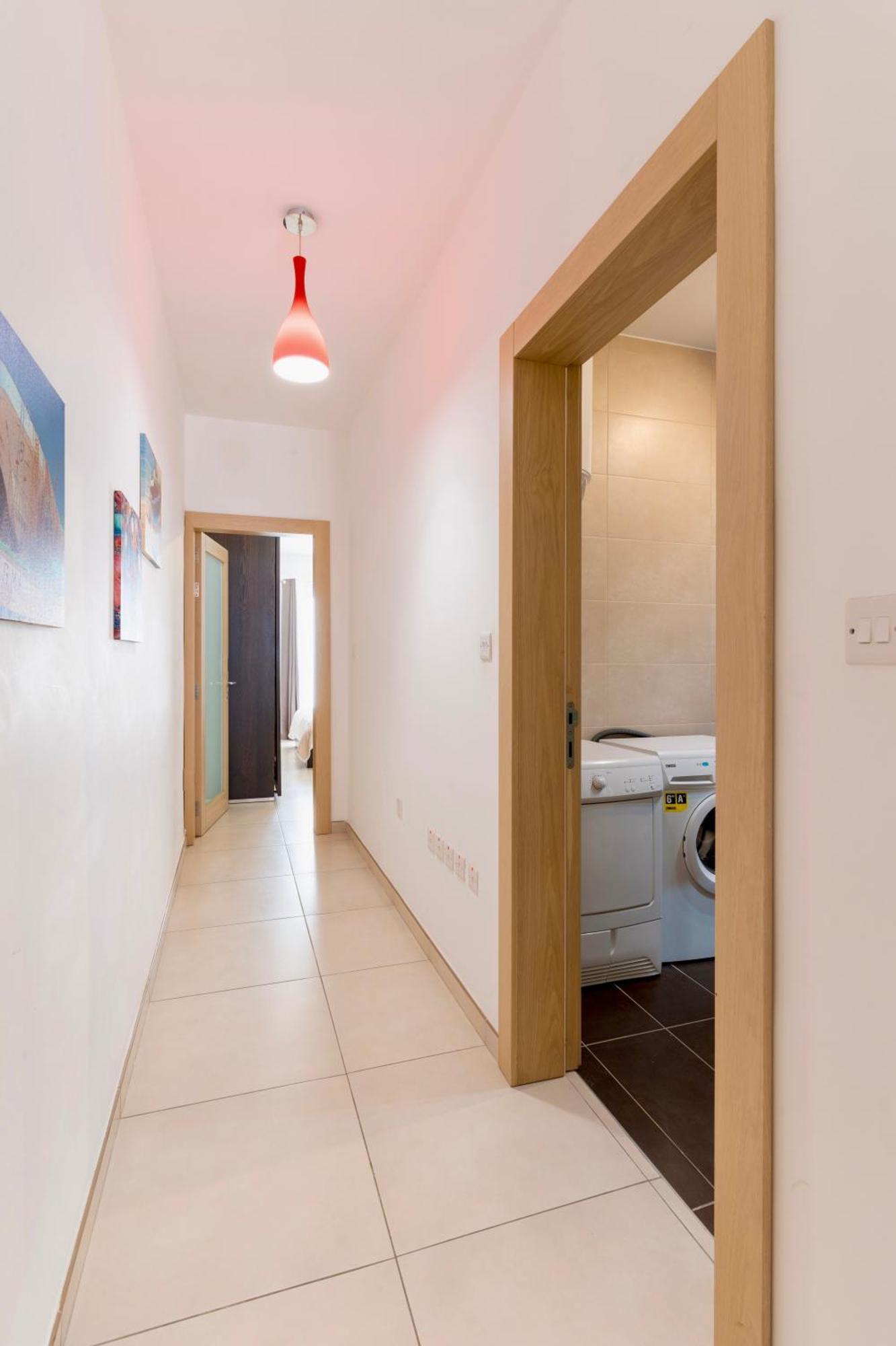 2 Bedroom In Central St Julians Prime Location In Paceville Apt 3 By Vaganza Saint Julian's ภายนอก รูปภาพ