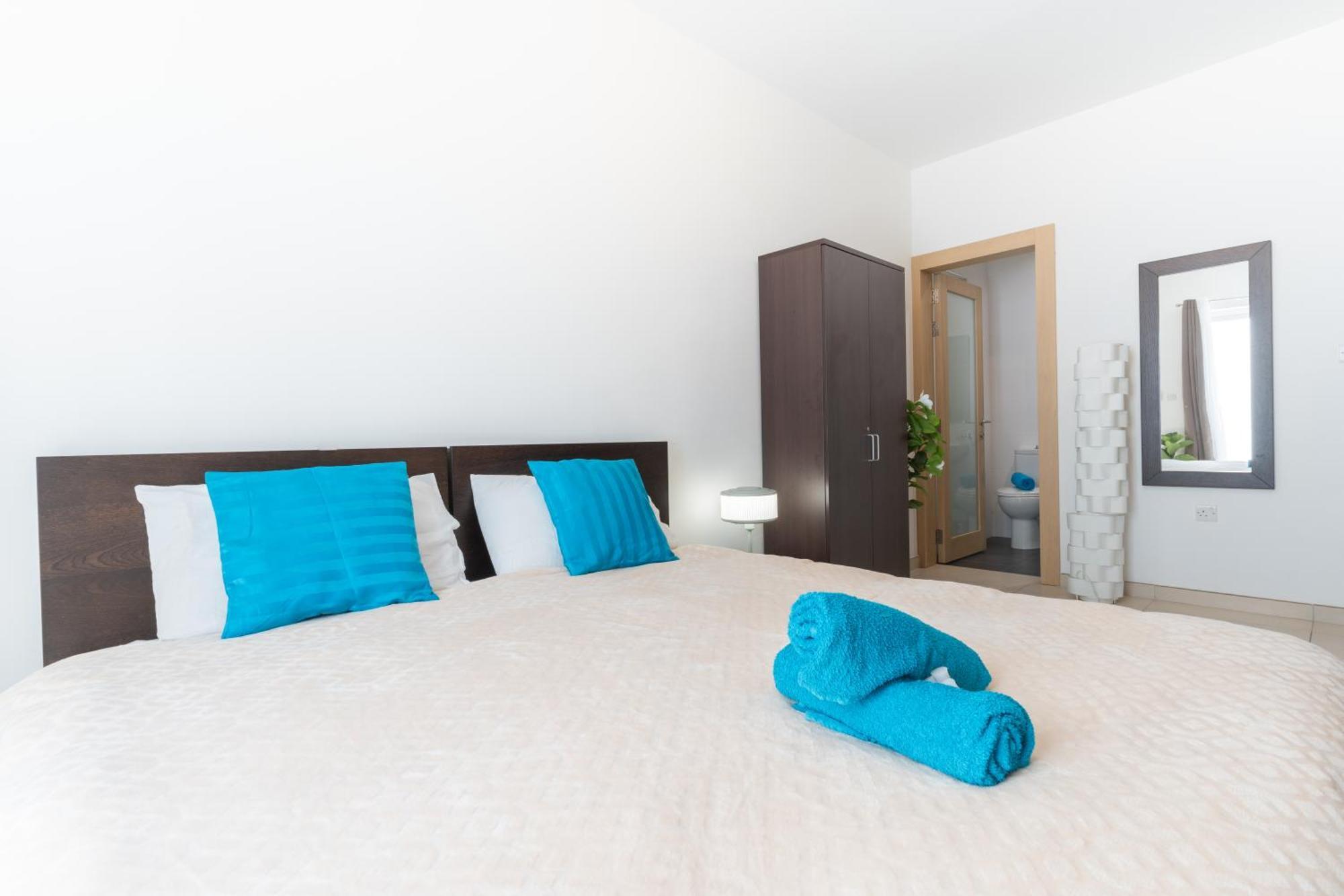 2 Bedroom In Central St Julians Prime Location In Paceville Apt 3 By Vaganza Saint Julian's ภายนอก รูปภาพ
