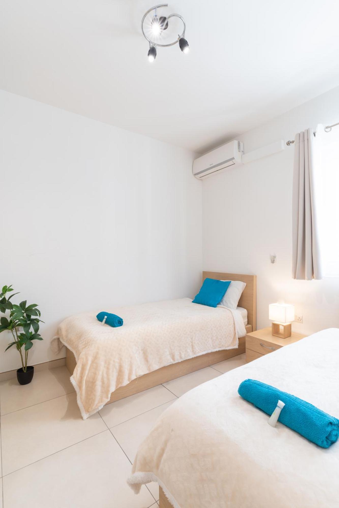 2 Bedroom In Central St Julians Prime Location In Paceville Apt 3 By Vaganza Saint Julian's ภายนอก รูปภาพ