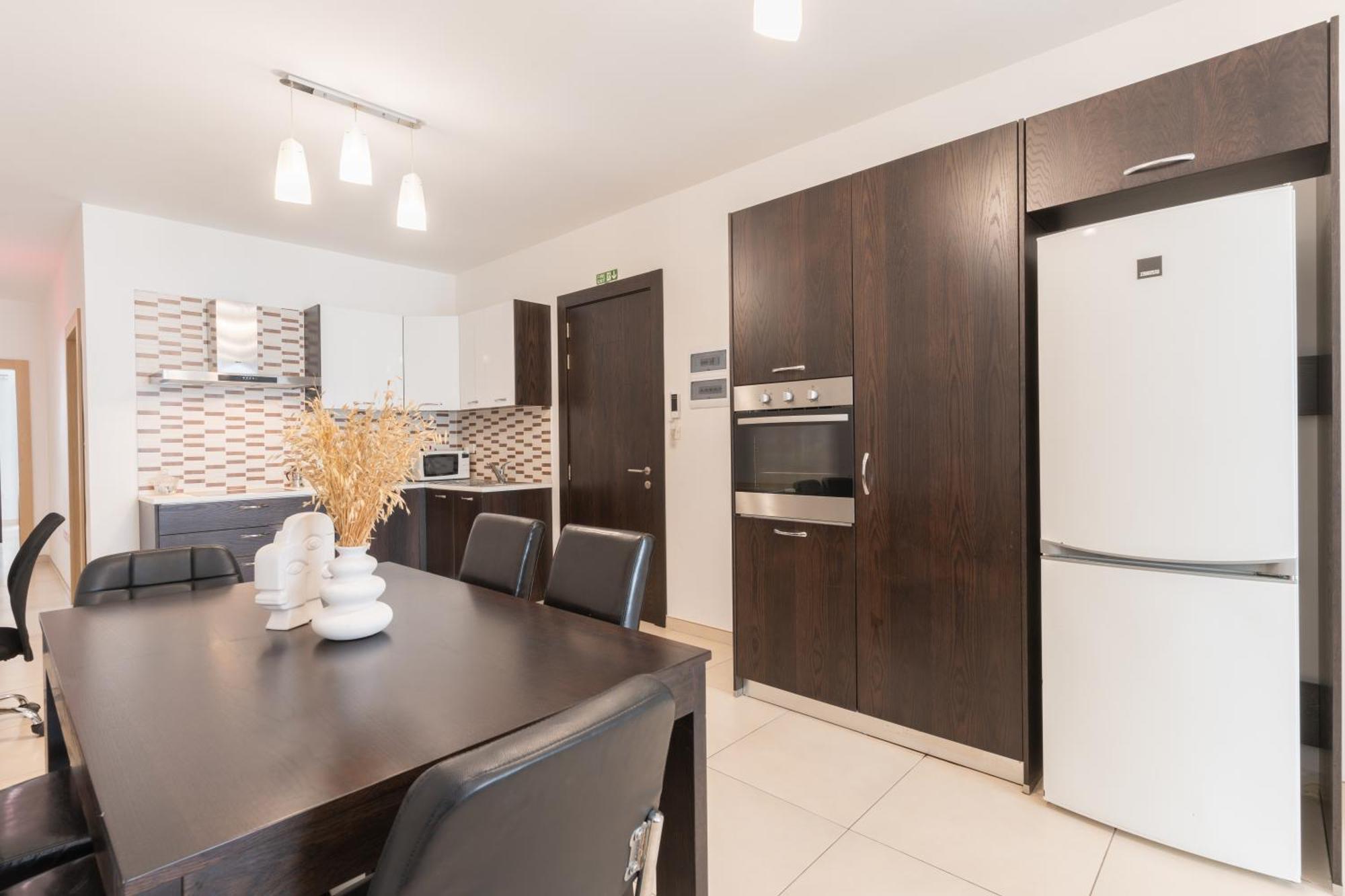 2 Bedroom In Central St Julians Prime Location In Paceville Apt 3 By Vaganza Saint Julian's ภายนอก รูปภาพ